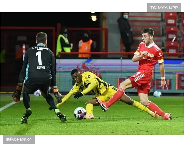 德甲积分榜前列竞争白热化 第二至第五名仅一场之差